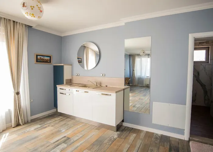 Lili בית הארחה 3*